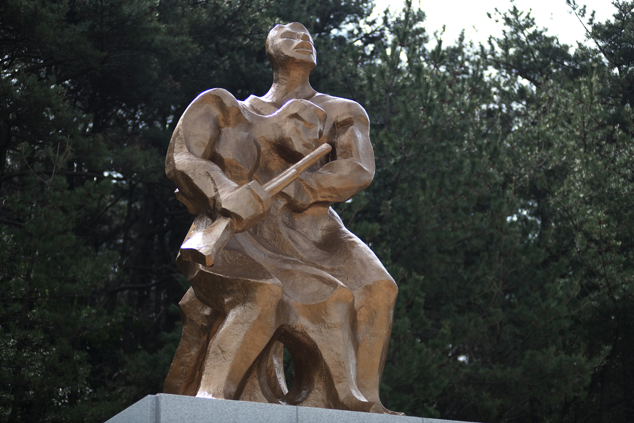 의료지원단 참전기념비 일곱번째 이미지