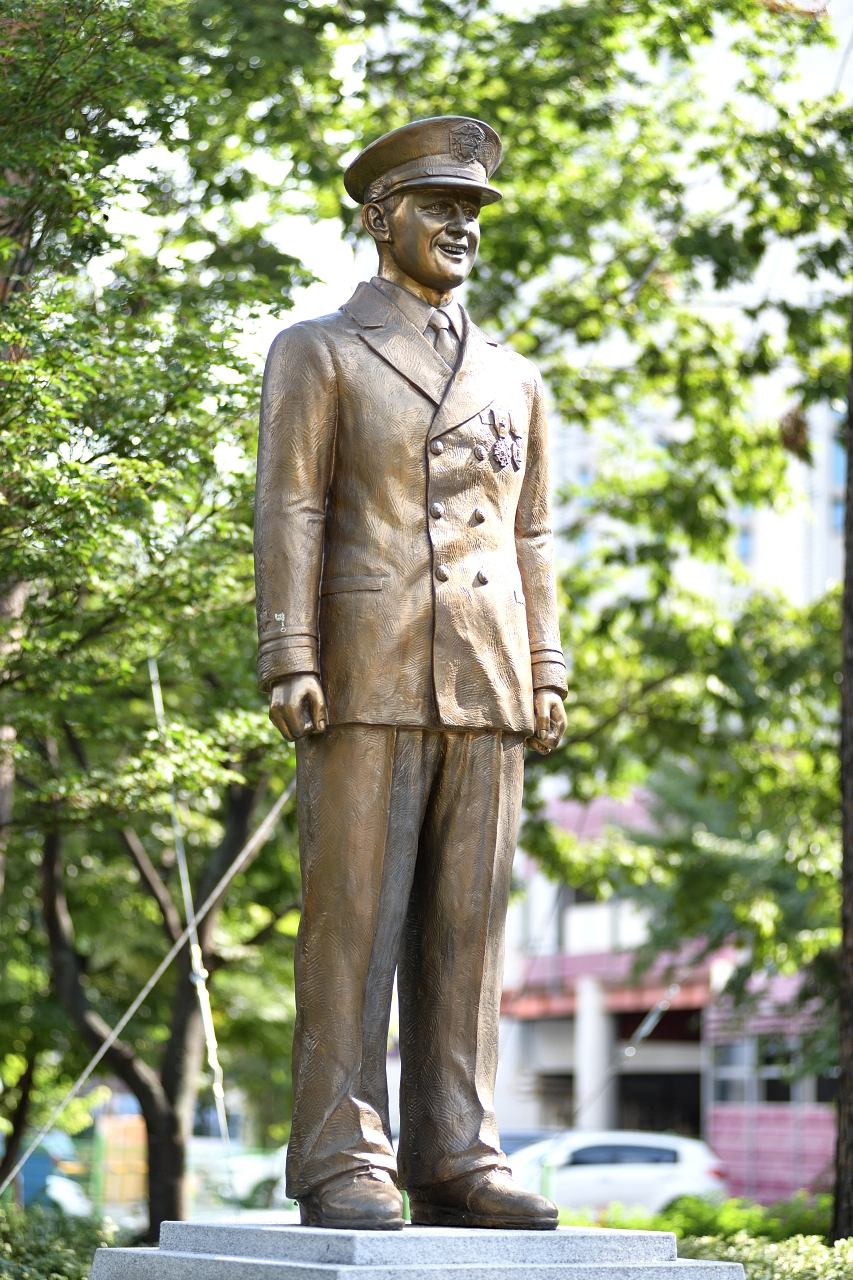 서위렴2세 동상 세번째 이미지