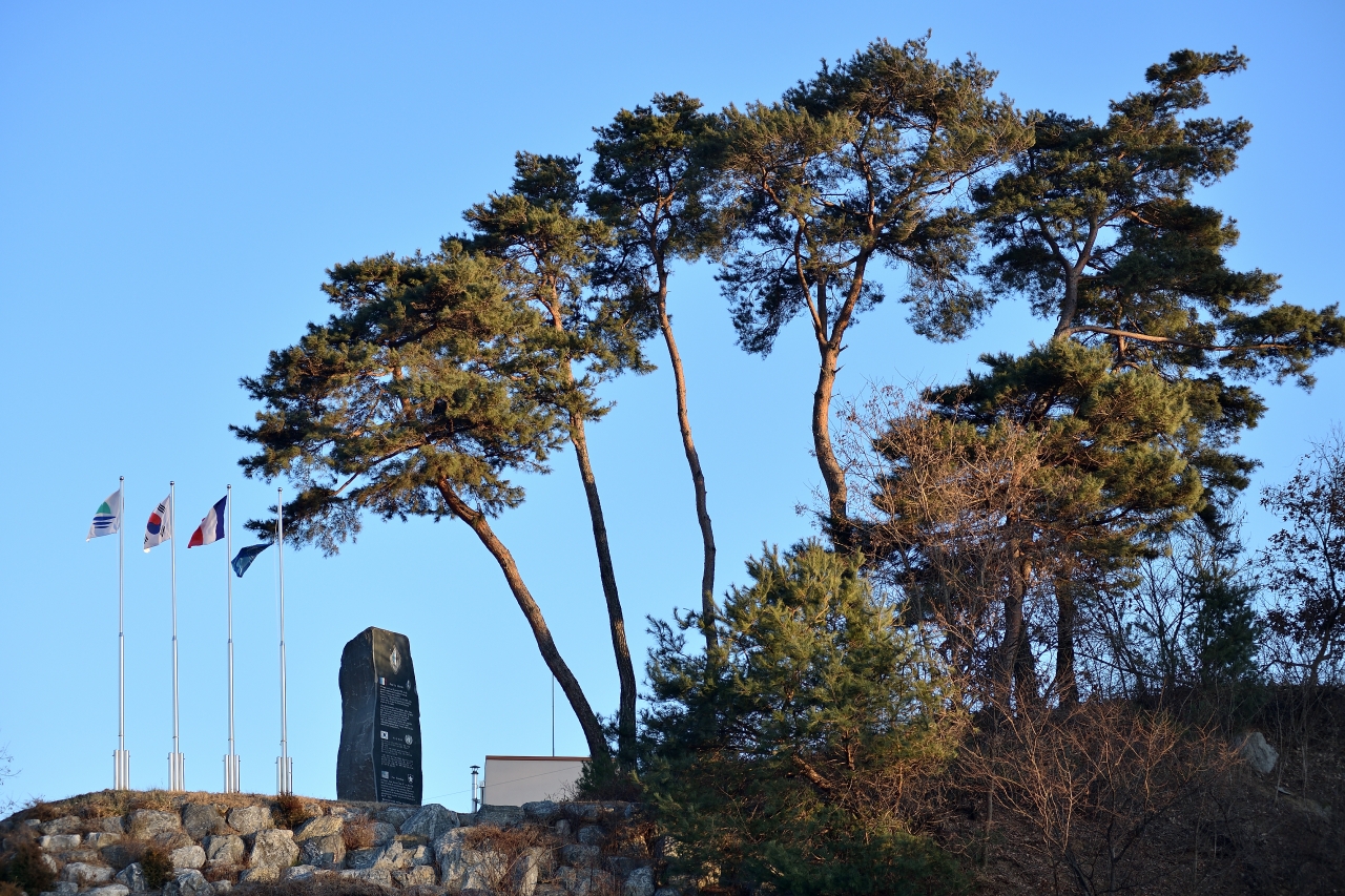 유엔 프랑스군 원주지구 전투전적비 세번째 이미지