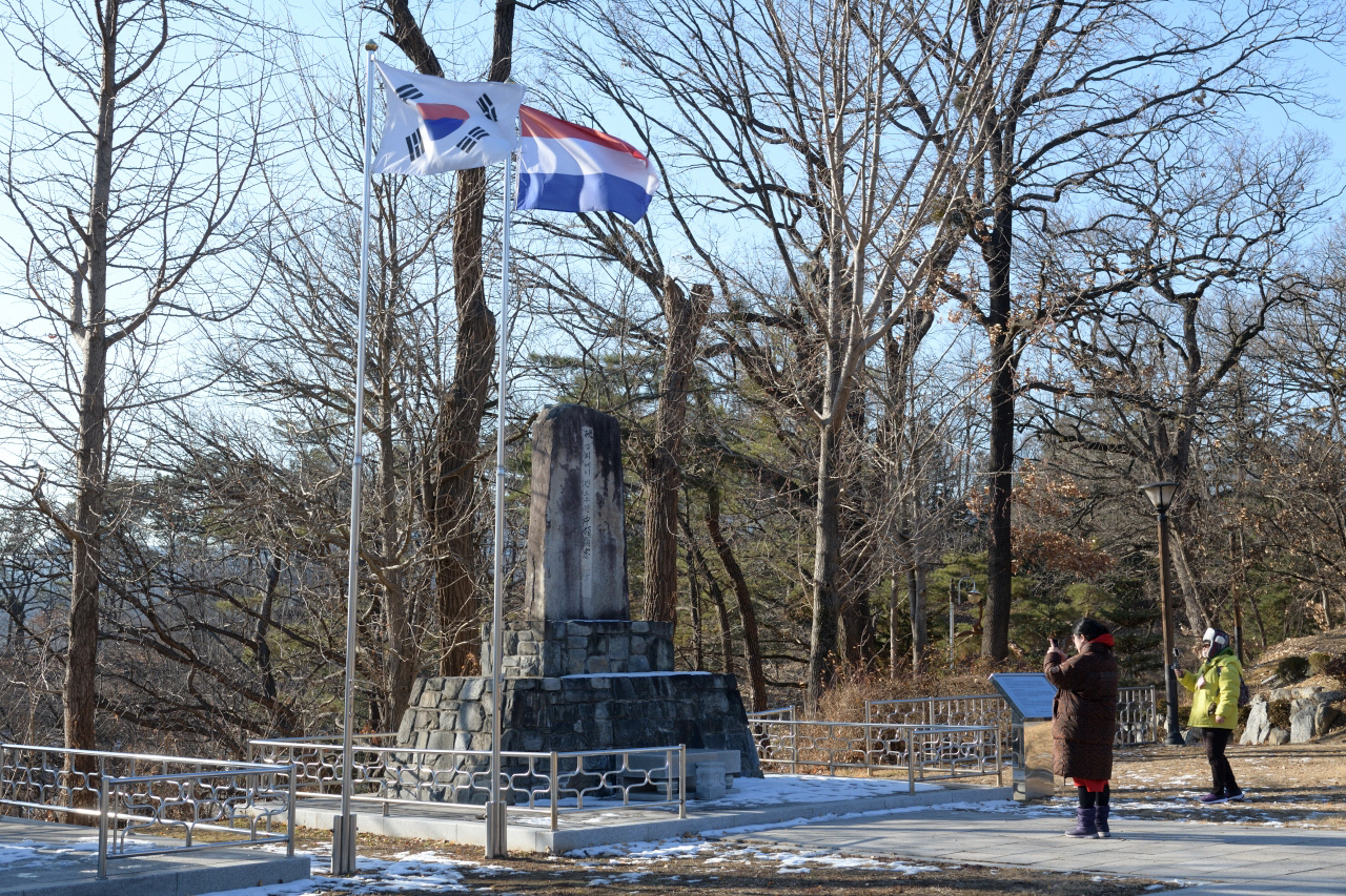 오우덴 중령 현충비 세번째 이미지