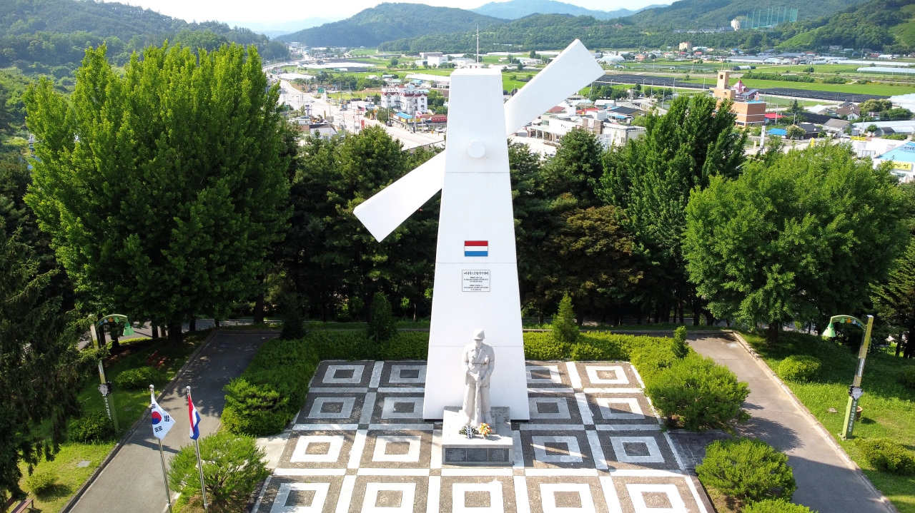 네덜란드군 참전기념비 두번째 이미지