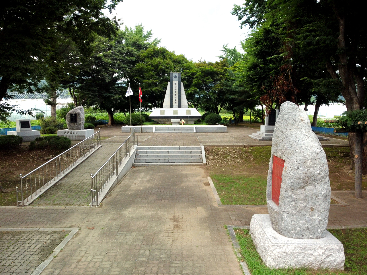 캐나다 전투기념비 두번째 이미지