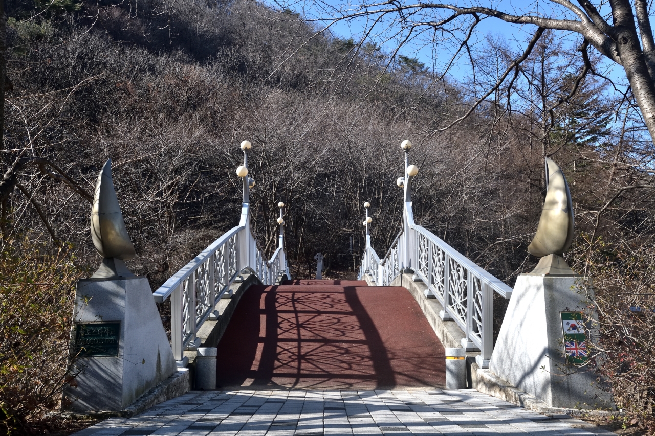 영국 설마리 전투비 일곱번째 이미지