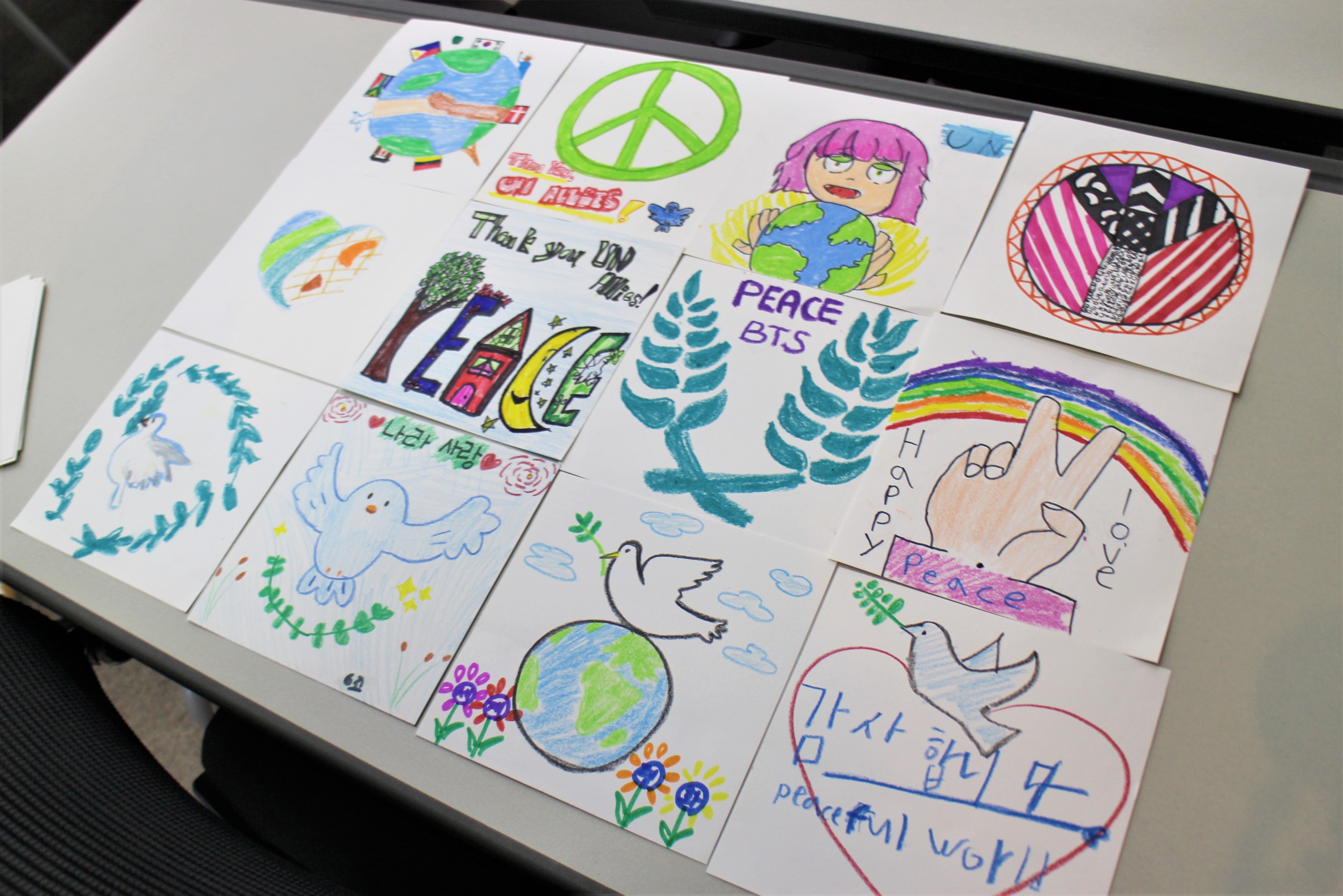 패밀리서포터즈 UN참전국 감사의 벽타일 그리기(6조) 첫번째 이미지